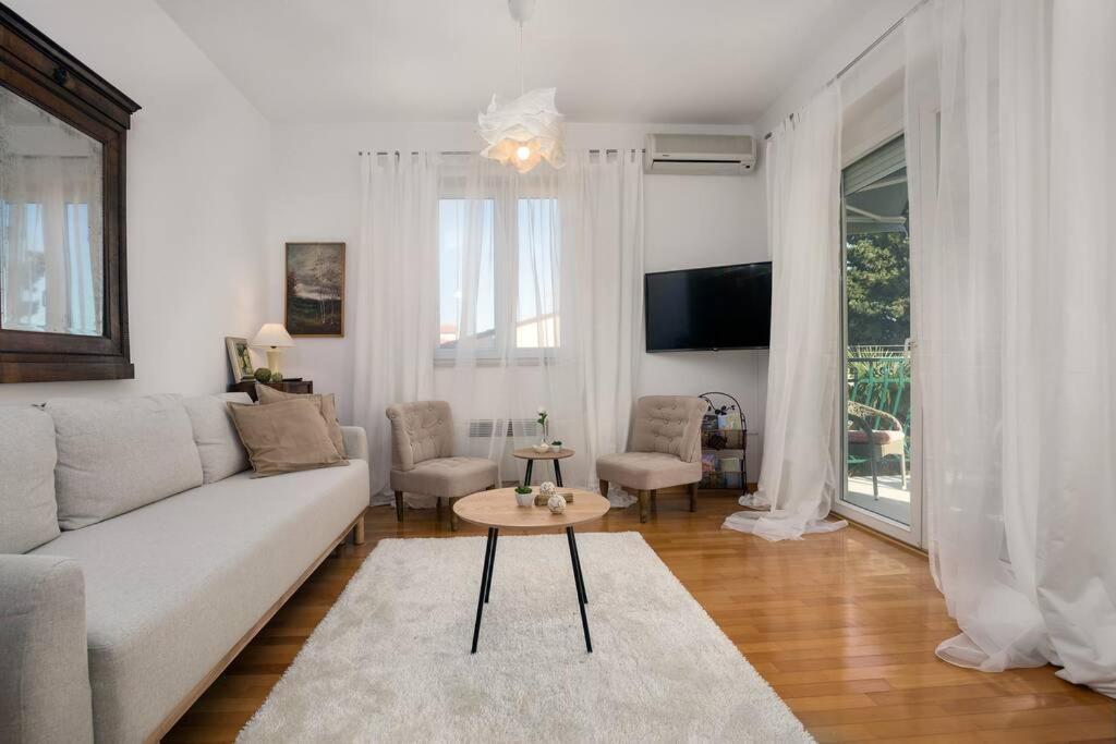 Апартаменти Duplex + Garage Ровінь Екстер'єр фото