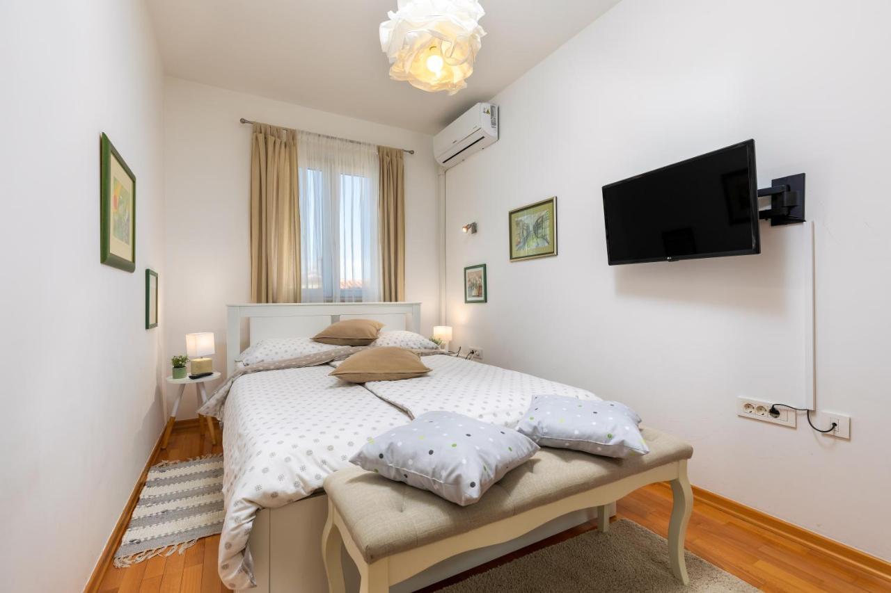 Апартаменти Duplex + Garage Ровінь Екстер'єр фото