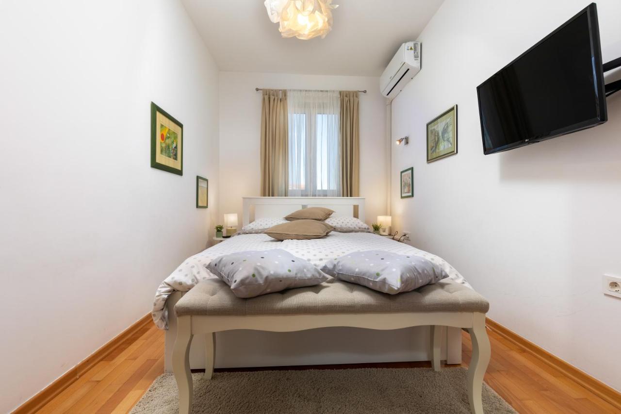 Апартаменти Duplex + Garage Ровінь Екстер'єр фото