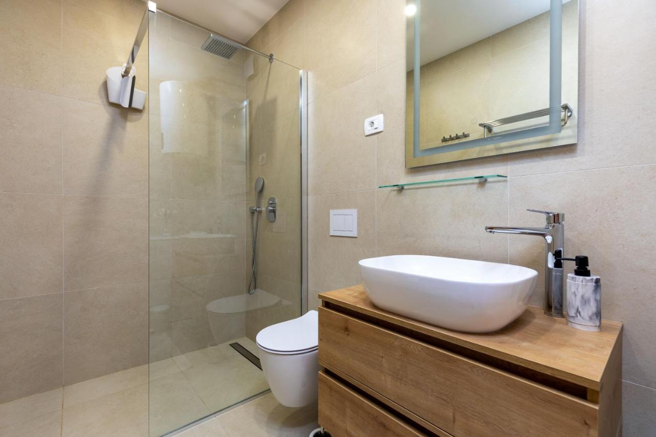 Апартаменти Duplex + Garage Ровінь Екстер'єр фото